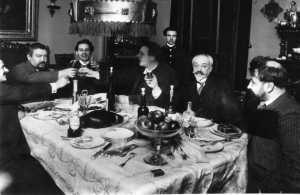 Куприн и Шаляпин в группе за столом. До 1917 г.